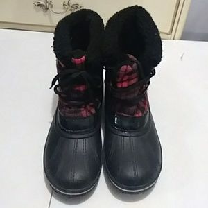 Womens ozark trail ankle boots. Red and black.